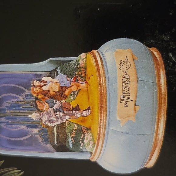 New Hallmart, Wizard of Oz, singing christmas ornament - Picture 2 of 10